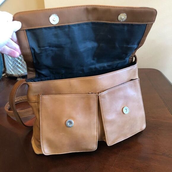 ST. JOHN’S BAY - Brown Smooth Leather Saddle-Bag-Style Crossbody/Shoulder Bag - Picture 4 of 16